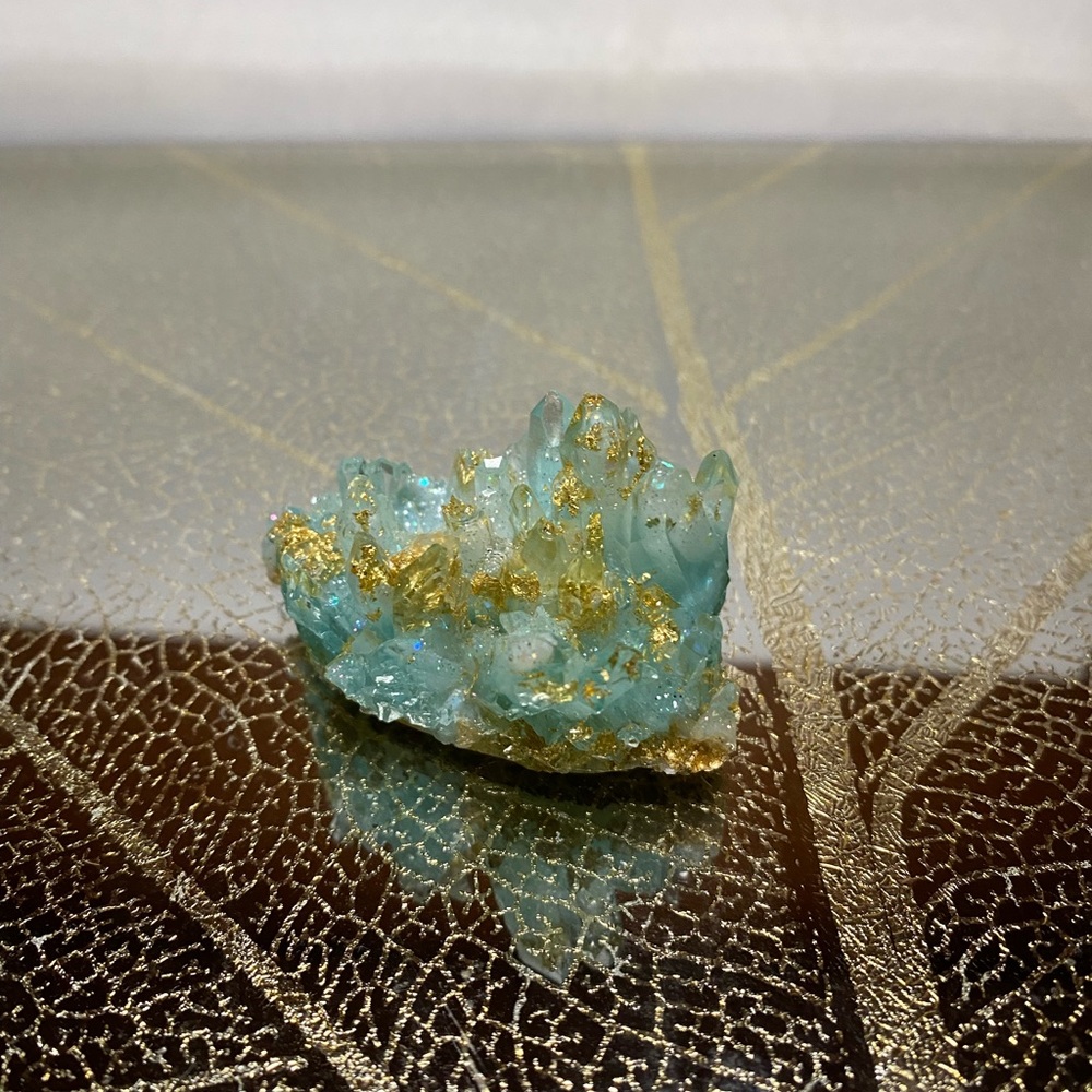 House decoration ~ Frozen light blue crystal cluster with gold flakes 💙🤍 - Picture 11 of 16